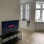 Amazing 2-Bedroom By The Lakes