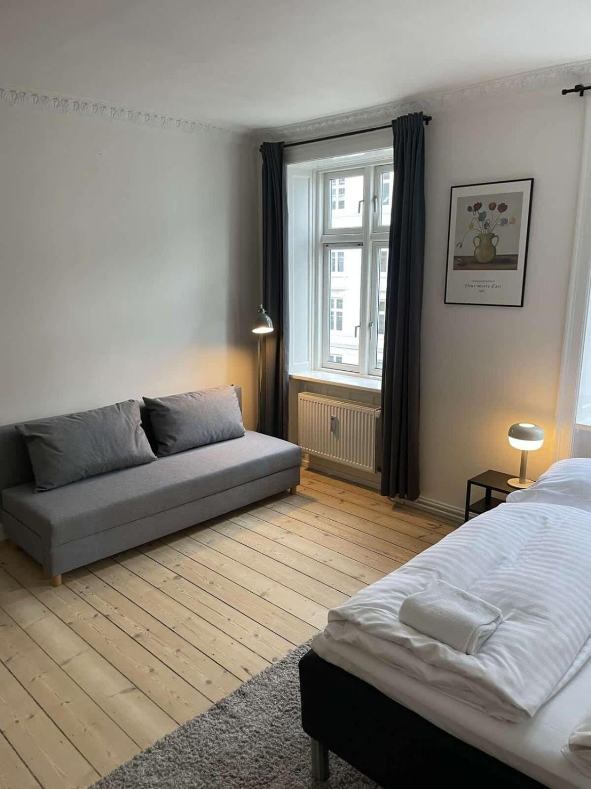 Amazing 2-bedroom By The Lakes Apartment Copenhagen