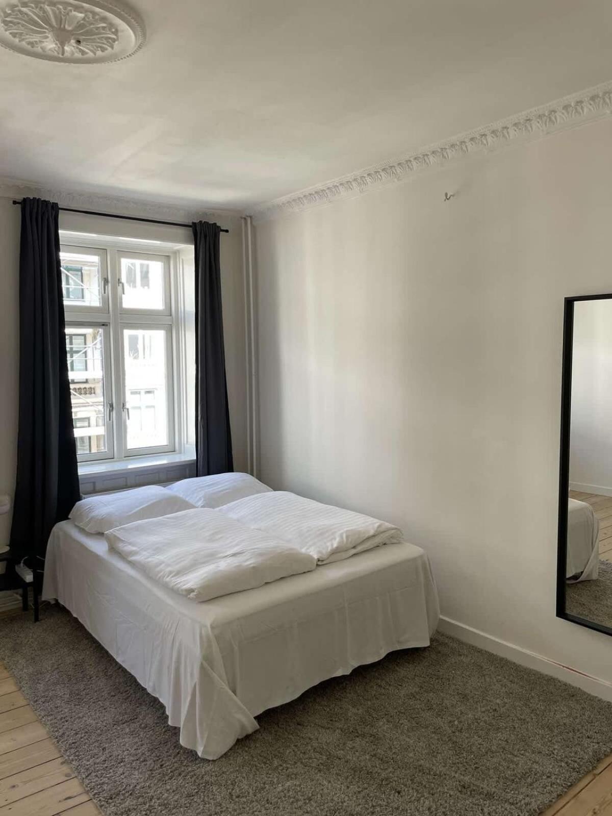 Apartment Amazing 2-bedroom By The Lakes *