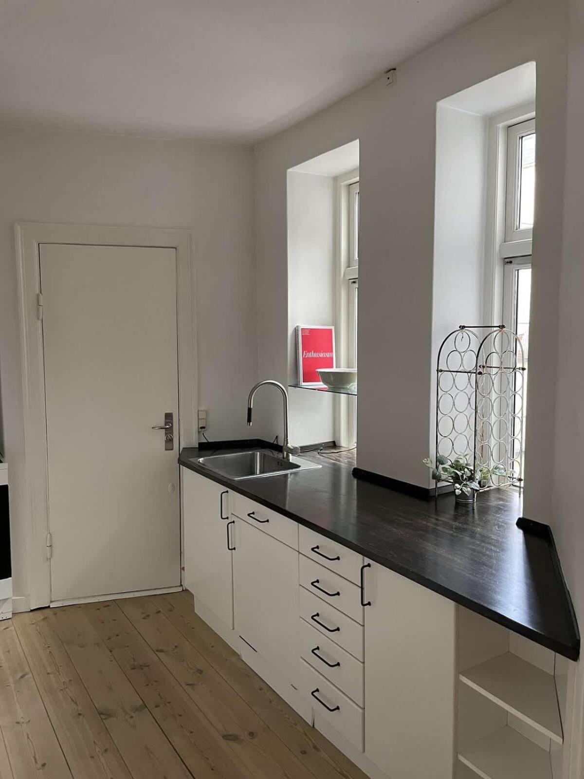 Amazing 2-bedroom By The Lakes Apartment Copenhagen