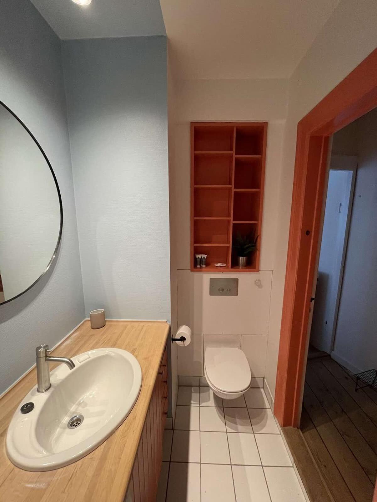 Amazing 2-bedroom By The Lakes Apartment