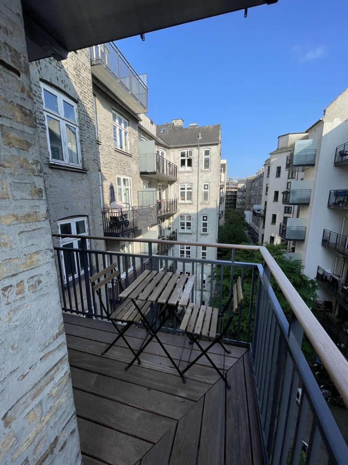 Amazing 2-bedroom By The Lakes Apartment *